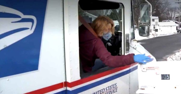 brothers-make-cookies-for-mail-carrier