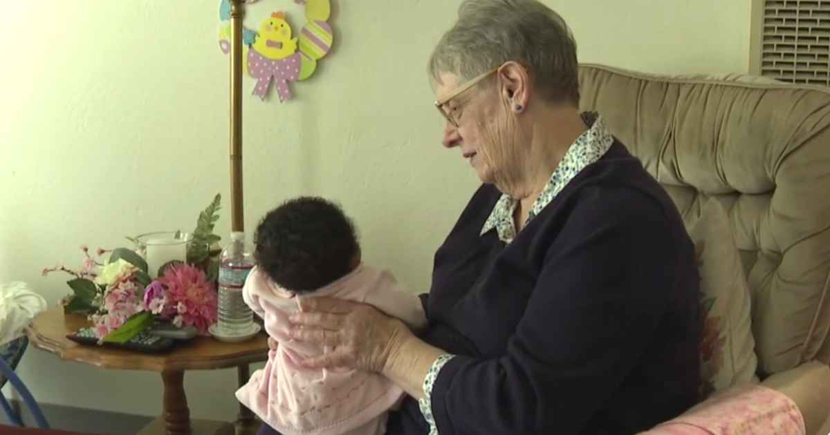 woman-fosters-infants-linda-owens