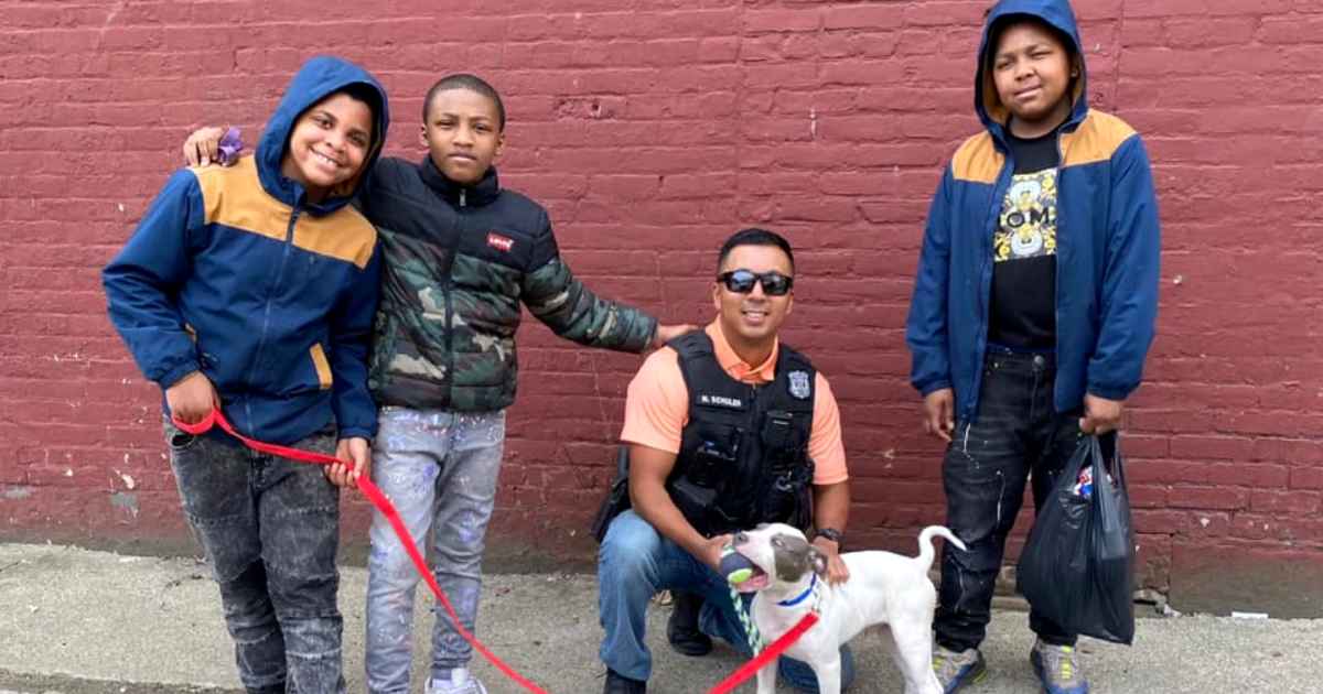 officer-gives-boys-leash-for-puppy