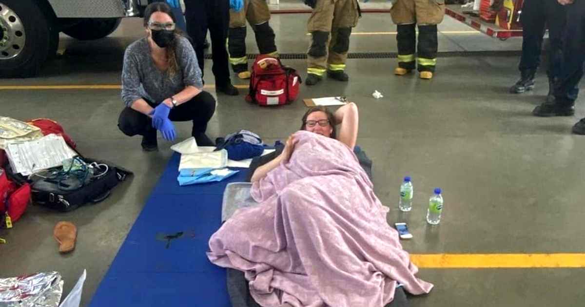 mom-deliver-baby-at-fire-station
