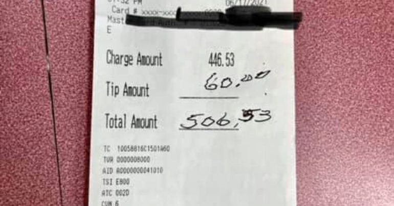 good-samaritan-gives-officers-check