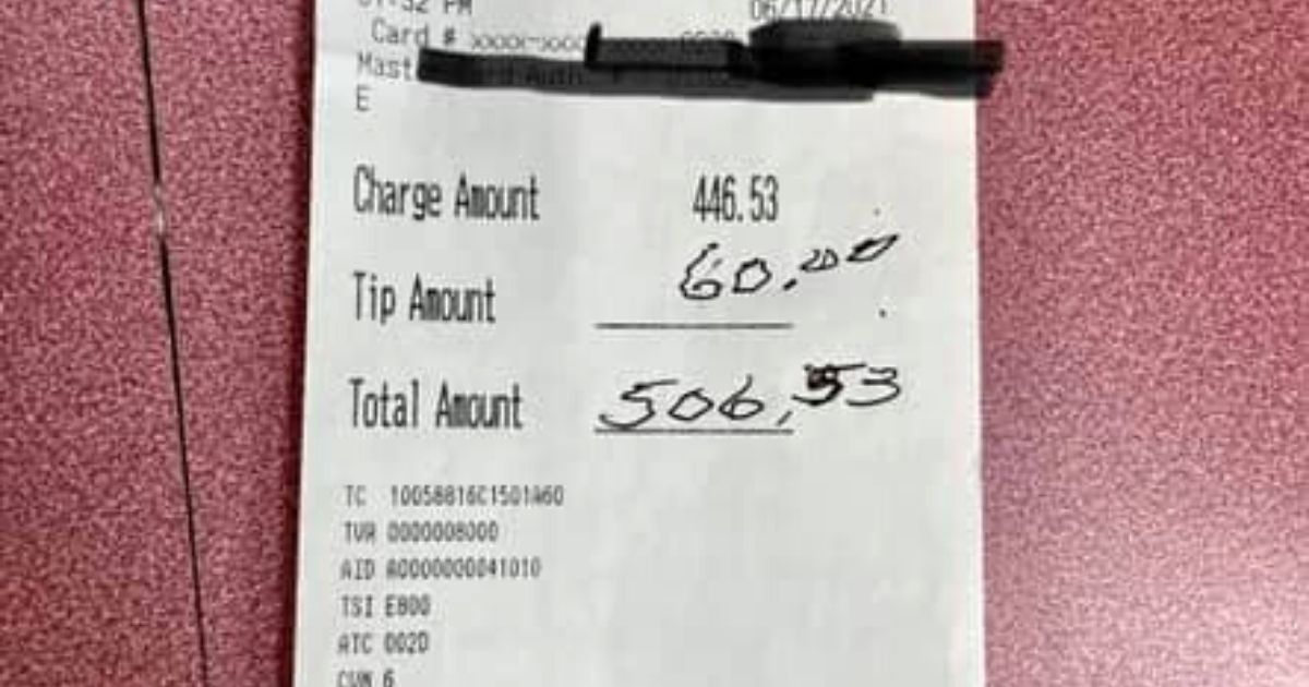 good-samaritan-gives-officers-check