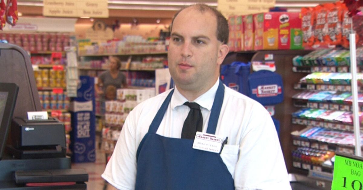 market basket employee pays veterans groceries