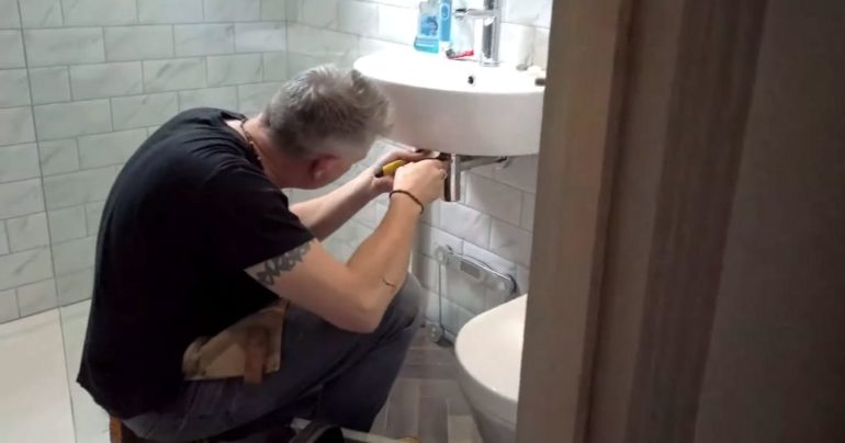 singing-plumber-kevin-crane