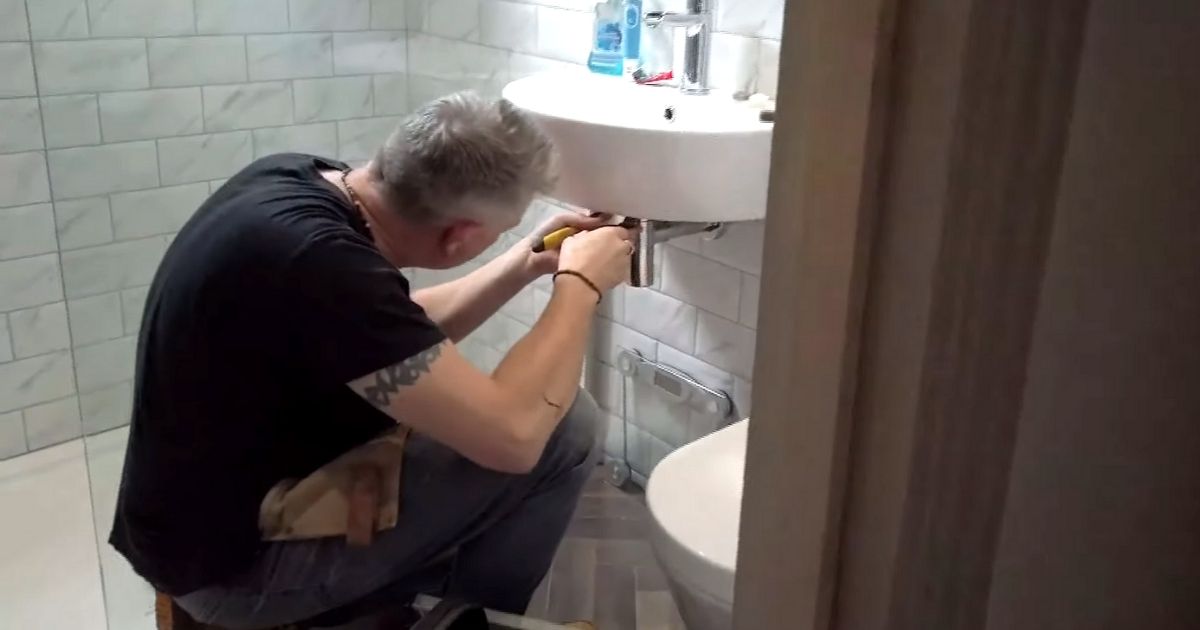 singing-plumber-kevin-crane