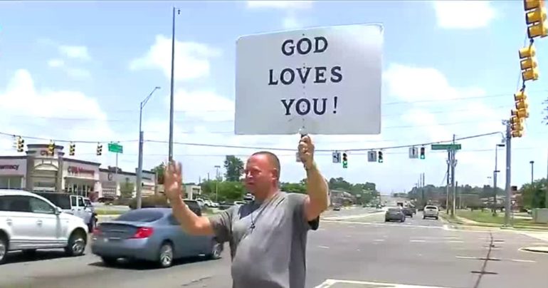 man-sharing-gospel-jeff-mcdowell