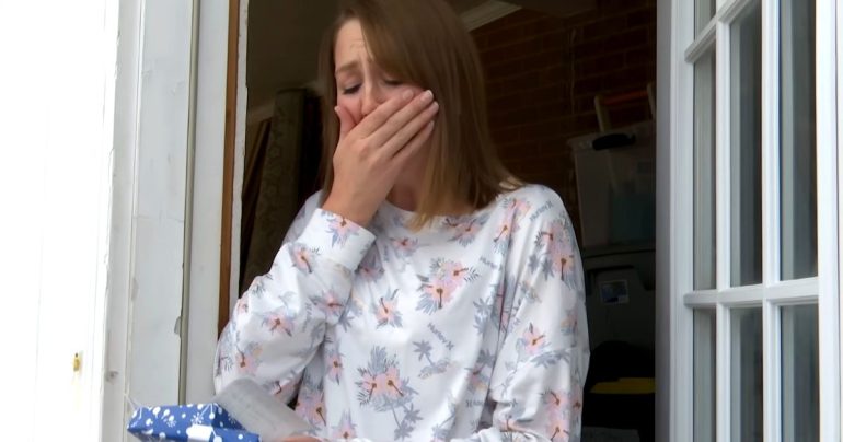 secret-santa-surprises-young-mom