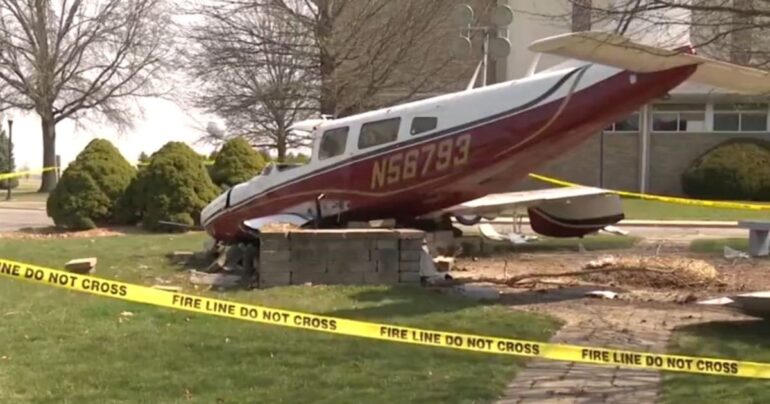 plane crashes near church Illinois