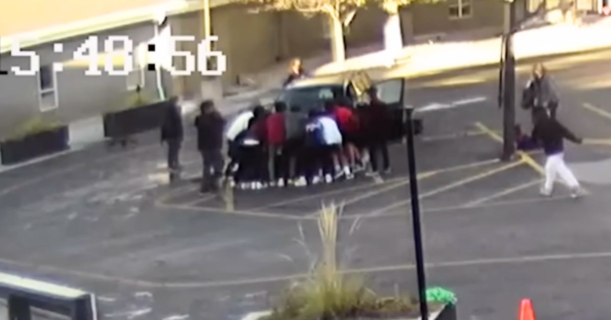 students save mom and children
