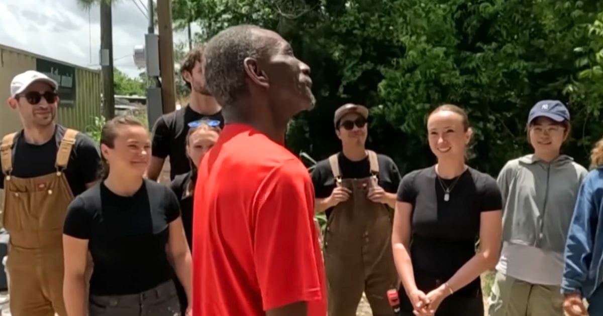 building tiny homes for homeless