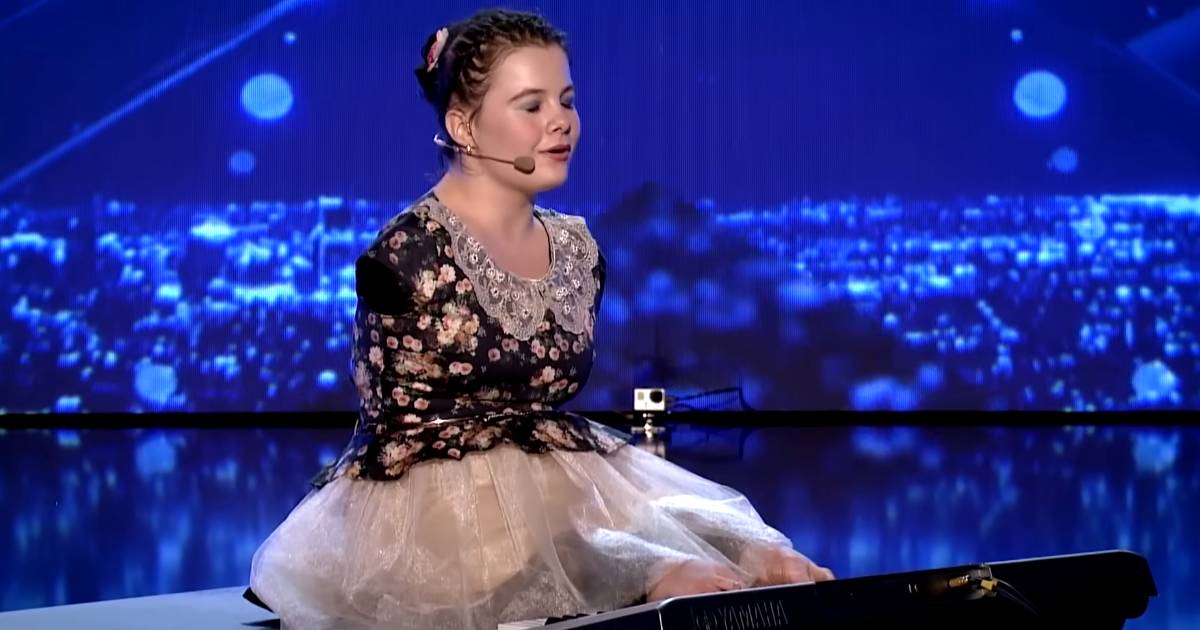 girl with no arms plays piano romania got talent