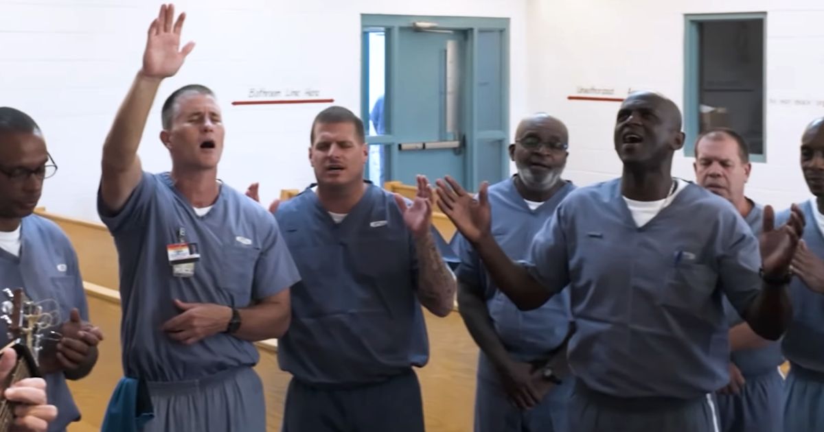 prisoners worshipping god