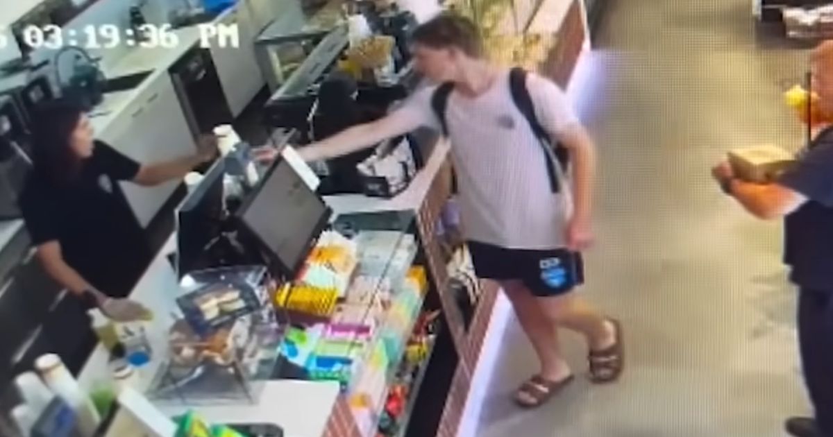 teen returns cash gold coast