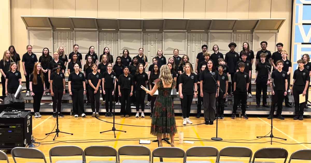 kids choir singing worship song elkhorn grandview school