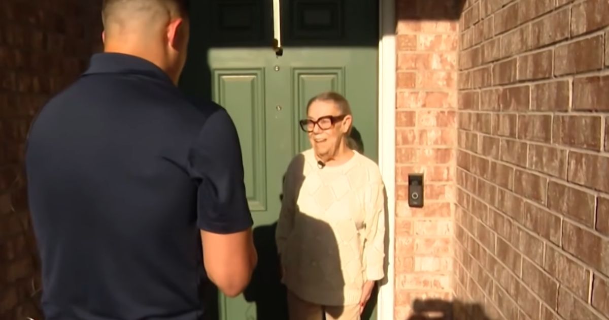 salesman prays for woman